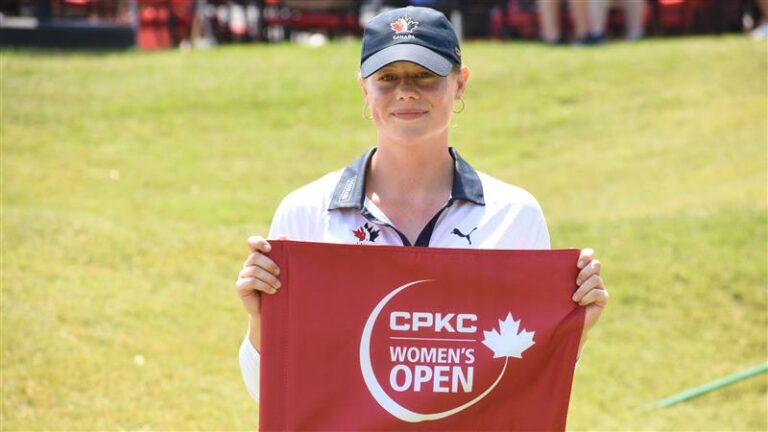 Tillie Claggett holds pin flag after winning final She Plays Golf event and 38th PGA Women's Championship of Canada / Brendan Stasiewich / PGA of Canada